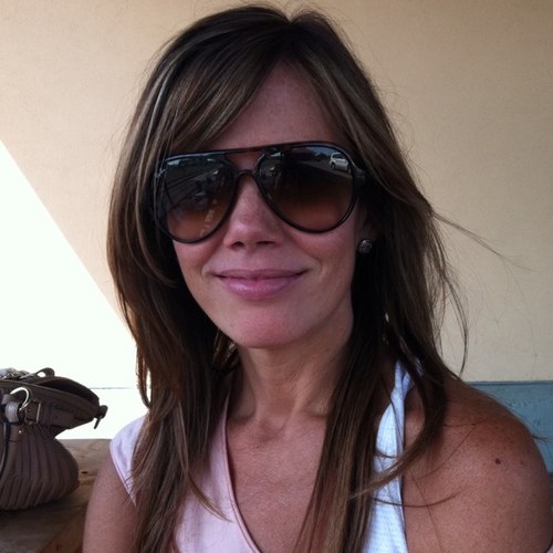 I am a mother, wife, friend, sister, daughter, lover of fashion, travel, laughing, love and life!