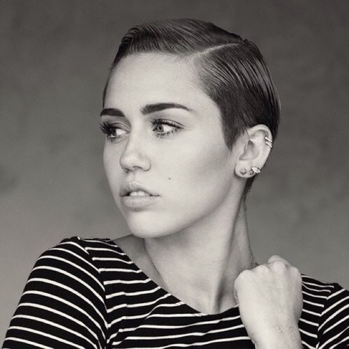 I love @MileyCyrus! #Milesbian for life! Follow me for a follow back! #MCtwerkteam ♥