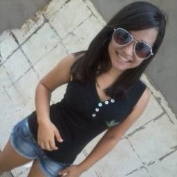 menina carinhosa,fofa,linda,legal alegre nunca ta triste conquistou minha amizade me chama de nego *-* só tenho uma coisa pra te dizer te amo / @loukoporela