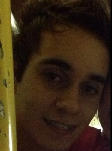 Cuiadera passando por riba de semente, engastaindo a boca em estaca de pau e quebrando os dente tudo.