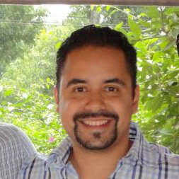 Profesionista, apasionado de los deportes y entregado a la gente que quiero. No existe el éxito si no tienes tiempo para disfrutarlo...