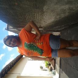 18 anos, legal, libriana, solteira, alegre, divertida, romântica, baladeira, caseira, quer saber mais, segue lá ;)
