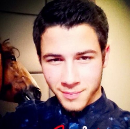 ”Eu sei que é difícil quando a vida é injusta, mas isso não significa que você deva desistir.” (Nick Jonas) since: 09/01/10 @littlestayer