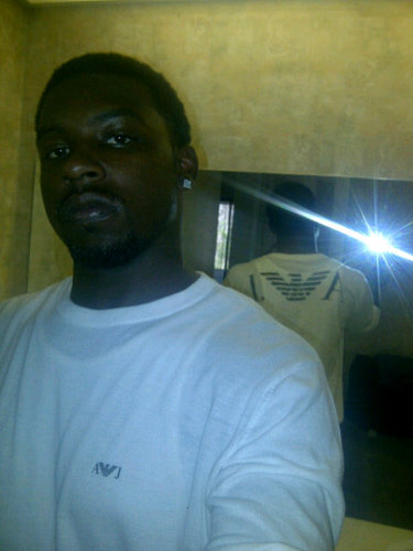 datguy_107's profile picture. Money is all dat matter BITCH