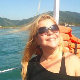Sou uma mulher forte e que faz dos seus sonhos um mundo especial!
