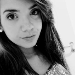 Giovana Fernandes, 19, pisciana, estudante, dançarina.
Deus, família, palco, dança, tumblr, escola, amigos, doces, abraços, sorrisos, amores e momentos.