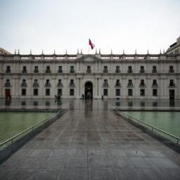 El Palacio de La Moneda es la sede del presidente de la República de Chile y se le designa comúnmente como La Moneda.