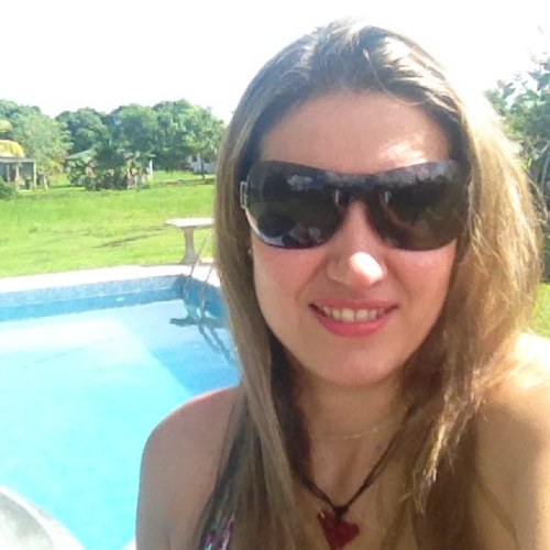 Agradecida con Dios y la vida, mami de un príncipe bello! Amante de la Naturaleza y de la Música. 
Ing. de Sistemas.