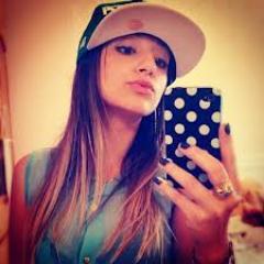 • 'Biografia {?}
Fala sério! Como vou resumir minha
vida aki no twitter?
;P