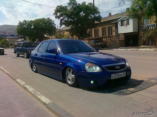 Отличный парень, уважающий женщин, умный, красивый.