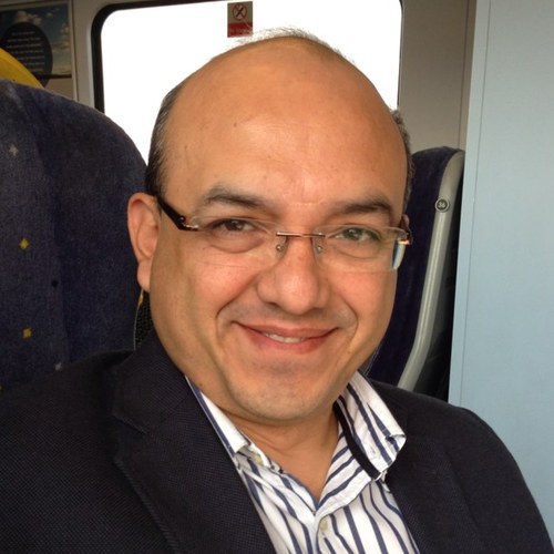 I am a LIFE AND BUSINESS strategist who believes that Life should be measured in MOMENTS , not MINUTES... :)