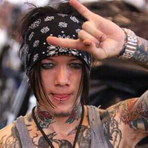Im a mum of four boys and i love DJ Ashba and everything about him. I live in newcastle australia.