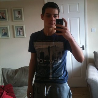 im 15, love sport mainly football and golf:) cant go a day without music! follow me i follow back!!