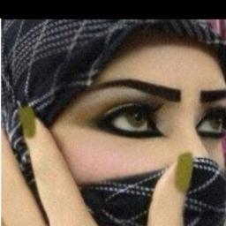 مشاهدة تويتر والتسلية لطرد الفراغ
