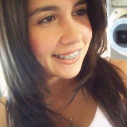 17 anos, virginiana, gaúcha, colorada, moleca, cantora, perfeccionista, chata, ciumenta, detalhista.. follow me? *-*