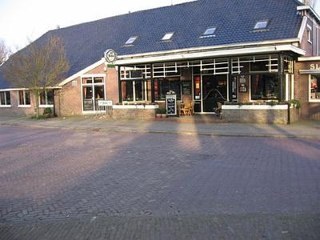 Café, restaurant, zalencentrum, catering, personeelsfeesten, bruiloften, verjaardagen, slijterij, verwarmd biljart, kegelbanen, cafetop100