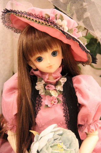 生存確認も兼ねた球体関節人形(BJD)メインのドールアカウントです。時々園芸とかキャンプ飯等違う事もつぶやきます。 苦手な方は見ない方が良いと思いますが、お好きな方は大歓迎です！ うちにはVolksのSD系とDD系,あとAzoneの小さい子がおります。 いいねは備忘を兼ねてます。そんな訳で宜しくお願いしますm(__)m