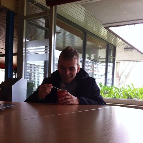 Student Havo 4 - Zaalvoetbal - albertheijn medewerker