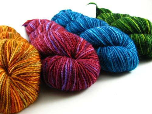 A small online yarn store selling gorgeous hand-dyed yarns @ http://t.co/w5kRLF36Vk. Tweets by Vanessa!
