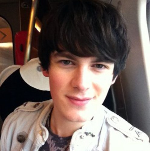 Fabian here! Married to: @hoa_Piper_W Best Friend: @hoa_Amber