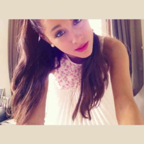 xfauxariana's profile picture. New Single THE WAY feat. Mac Miller out now. Filming Sam & Cat. I love music and candy and the beach (RP| Single|bi)