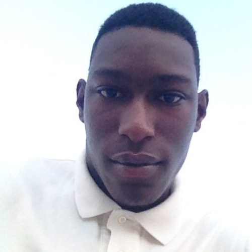 #YEEEEE ITS ME BOBBY G , FOLLOW ME I FOLLOW BACK . #TEAMIPHONE, #FOLLOW MY TWIFEY @Lawlessbroadd_