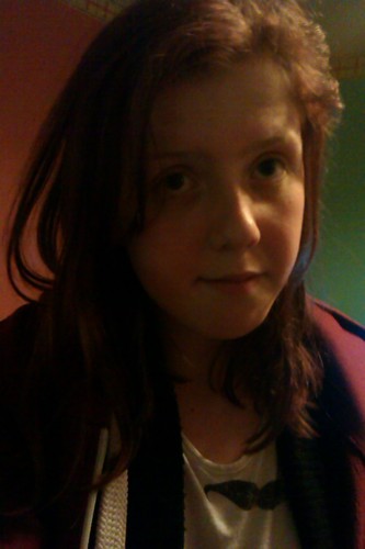 follow me and ill follow u back. I'm 13, live in north Yorkshire got amazing friends and family :)