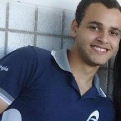 Quem insiste em julgar os outros sempre tem alguma coisa pra esconder.