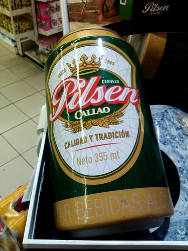 bartender, aficio nado a los tatuajes ...........