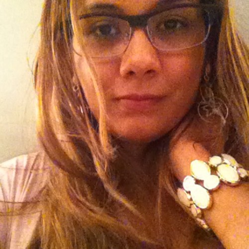 Assistente social, 23 anos, Mãe de um príncipe chamado Cristian, libriana, pagodeira, regueira.. sempre de bem com a vida.