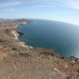 Amante de Almeria,  seguidor de la UDA  y del Madrid.