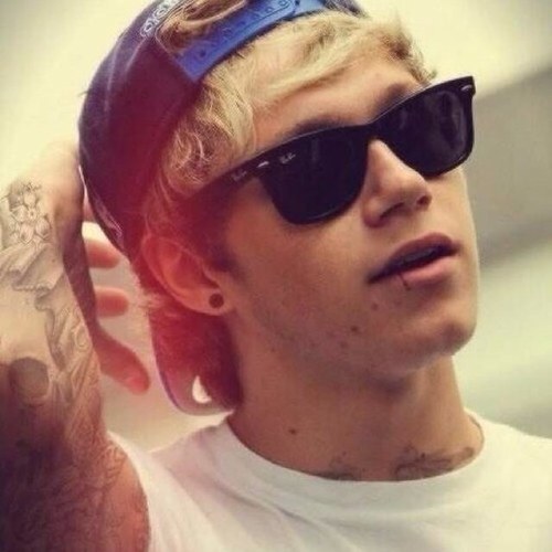 ThugNiallBackup's profile picture. Thisnis the backup for @ThugNiallAAOOD in case it gets tweet limit/forbidden DM's/ suspended 
You're welcome -Barbara