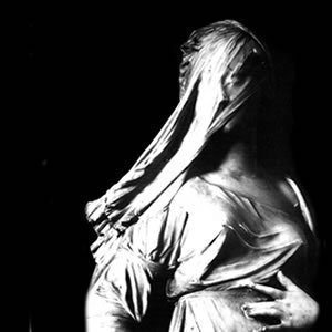 The discover of a woman is delicate thing. Never occurs at night. Do not you know what you can find. (Anaïs Nin, from Hejda)