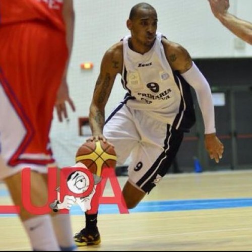 The official Twitter of European Pro Basketball Player Travis Bureau #TeamCraiova Instagram: @Trav_3