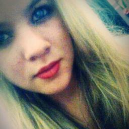 O amor é conformado,sabe ganhar e perder Só ñ se sabe esconder um sentimento assim Às vezes,é resistente ou se ele vem de repente Quando menos se espera enfim ♪