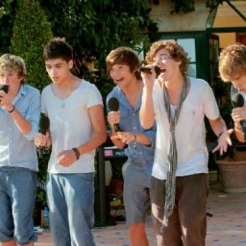 Enamorada perdidamente de 4 ingleses y un adorable irlandés. Directioner forever & always :) If you follow thank you xx