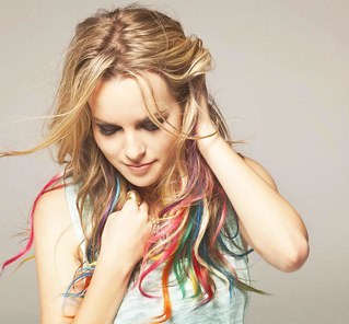 Worshiping the Queen, Bridgit Mendler.