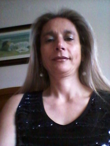Sou uma pessoa sincera, verdadeira, honesta e amiga. Detesto mentira, falsidade e hipocresia.