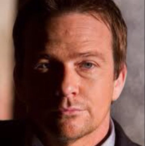 One-half of tha MacManus brothers. Tha better 'alf. Don' tell Murph i said tha'. [RP #BoondockSaints ]