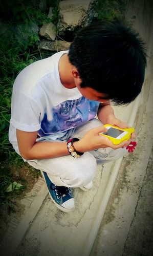 Honey_Bear143's profile picture. Hindi mali ang umiyak lalo na kapag hindi mo na kaya 'yung sakit. Parang ulan lang yan, ibinubuhos na yung ulan kapag masyado ng mabigat.