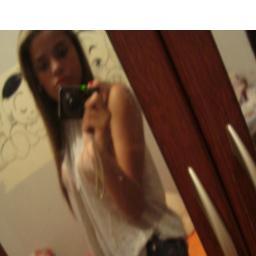 TainaraThatah's profile picture. eu tenho 15 anos sou ciumenta flamenguista fanatica e oq e meu ningem toca podcre baby