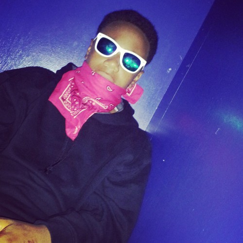 Im just a nigga trying to make money. Lifes hard around here. Follow me & Ill Follow Back. #TeamSWAMP #Team RIVEROAKS #Free YungHogg #Free Puddin