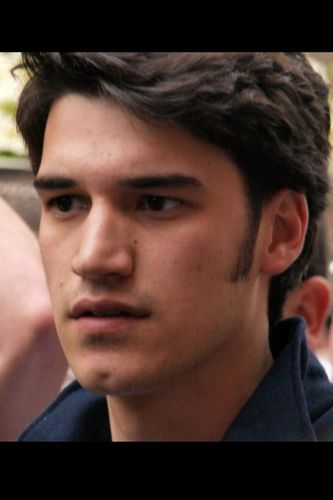 Estudiante de Relaciones Laborales y Recursos Humanos. Católico.    Juan Pablo II: La peor prisión es un corazón cerrado.