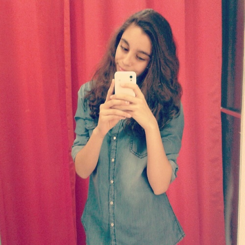 Heey....I'm Michelle I'm 13 years old and I'm a Directioner....Looooooove ONE DIRECTION *_*