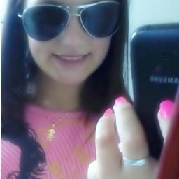 Sou chata,sou insuportável,sou mimada,quero tudo na hora,sou CIUMENTA com o que é meu,com o que não é meu,com o foi meu,com o que deveria ser meu,e namoro. bjÔ'
