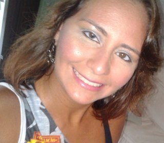 Alegre, de bem com a vida, calada, observadora, amiga pra todas as horas, prestativa, apaixonada pela fisioterapia, vivo a vida da melhor forma possível!!!