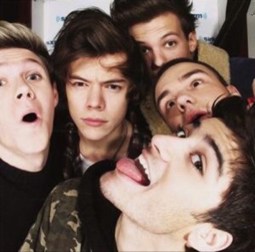 I have way more of One Direction follow me then you ! I have 0/5 bet that ;)haha jokes if i'd have @onedirection following me i wouldnt brag .#respect