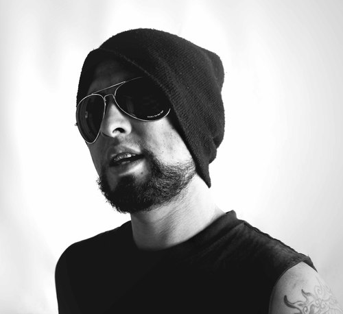 soy mozca ya me conocen los que no pues soy mozca soy musico y fotografo AMEN!!!