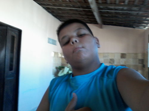 amo futebol  gosto de ir a praia  e claro sempre namorando