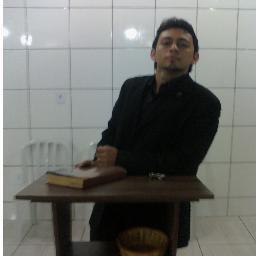Servo na casa do Senhor, pregador da palavra de Deus e mordomo do Deus vivo.